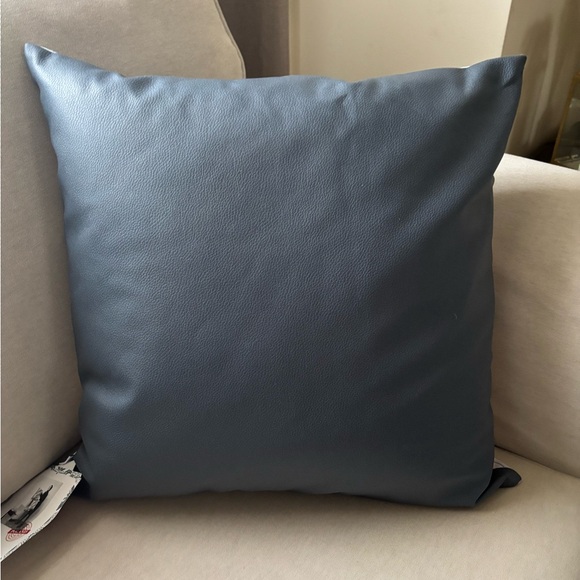 Three luxury Throw Pillows case Size 20X20 - Picture 9 of 10